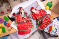 Asiatische Figuren auf dem Flohmarkt im Stadtteil Haidhausen in München.